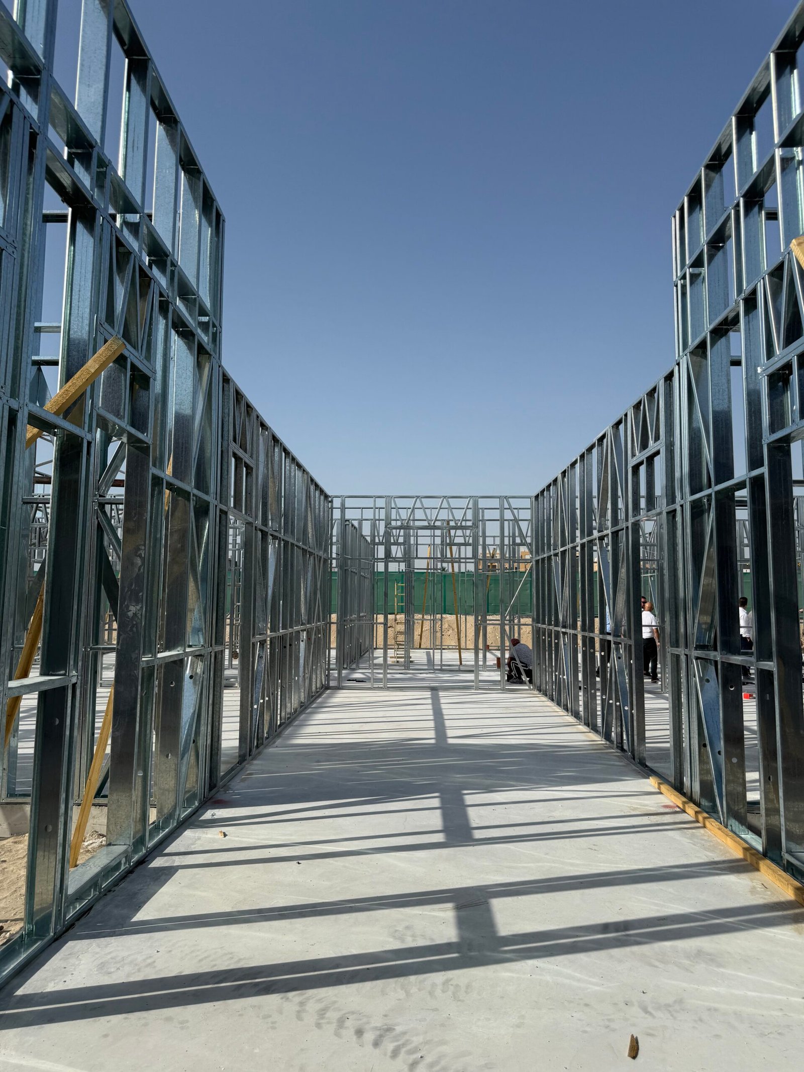 Lycée Français Jean Mermoz - Main Facade & Ground Access